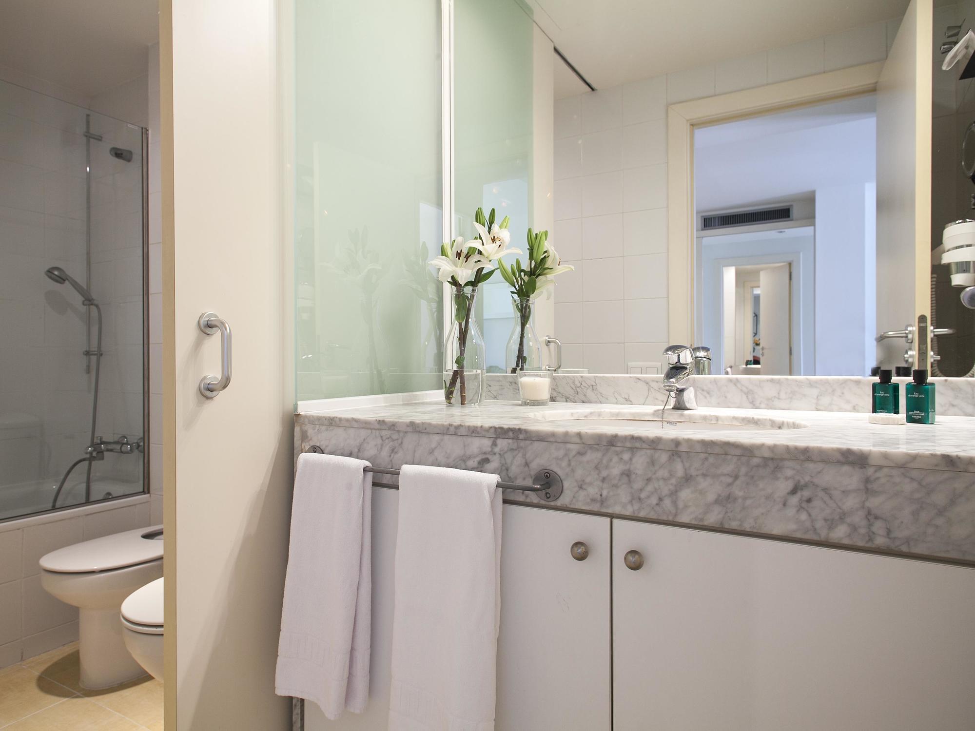 Splendom Suites Pau Claris Barcelona Exterior photo